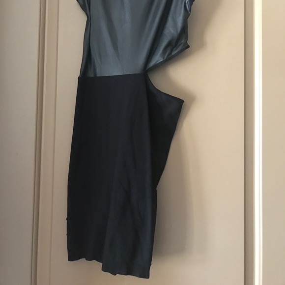 Mini dress - Picture 2 of 3